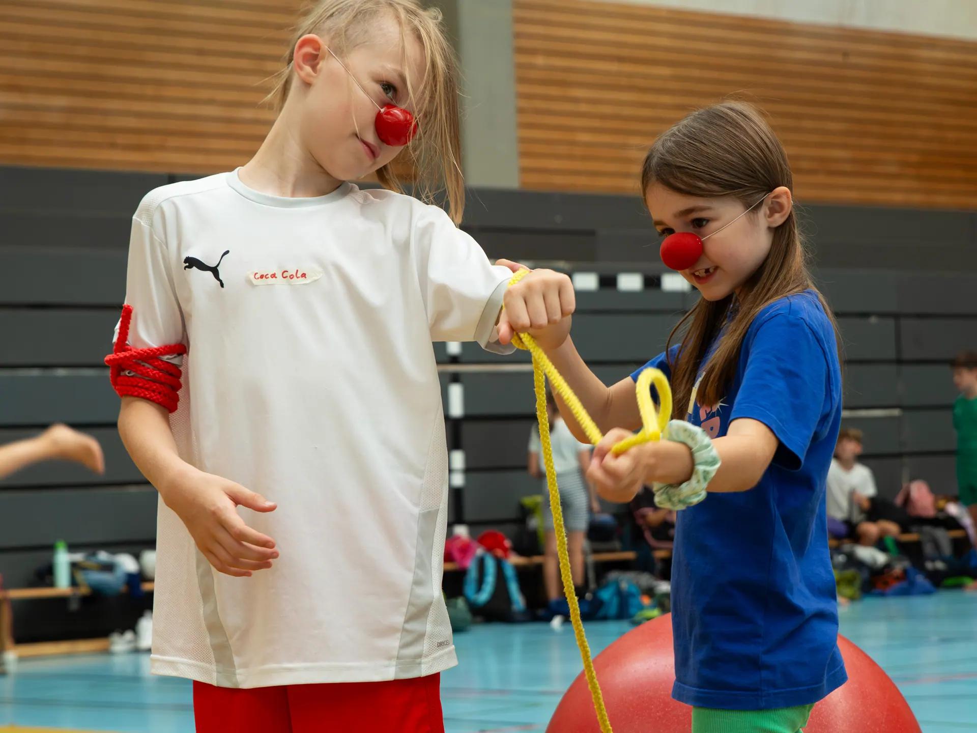 Spiel mit Clownsnasen zu zweit — WEMOVE.